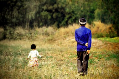 mutlu aile devam çayırda