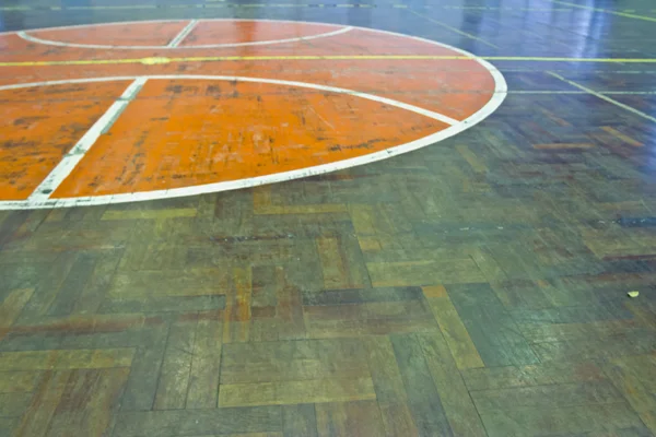 Piso de madera cancha de baloncesto interior —  Fotos de Stock