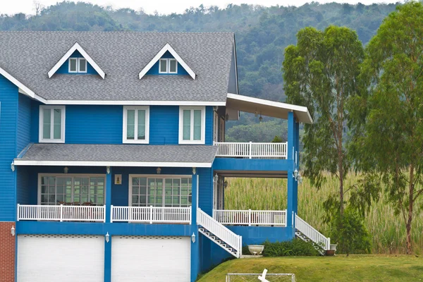 Large family home in rural area. — Stock Photo, Image