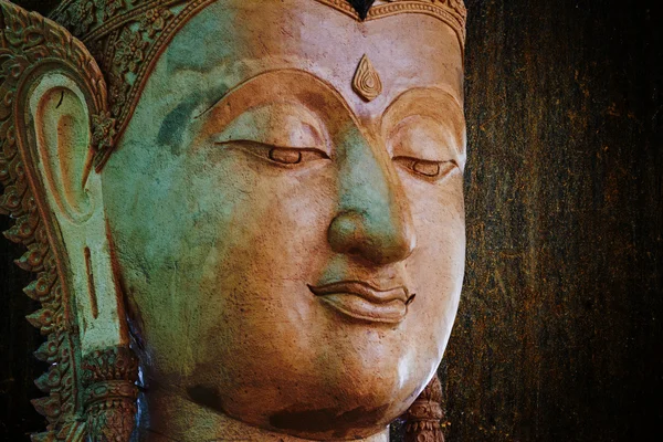 Buda alanı metni heykeli