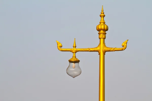 Тайська лампа проти на білому — стокове фото