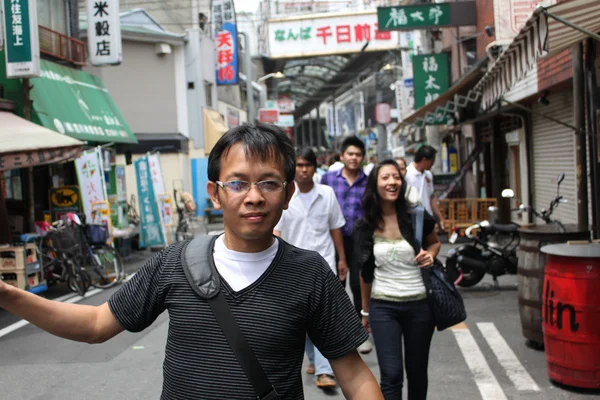 TOKYO, JAPAN-JUNE 2: Unidentified pedestrians at Shibuya crossin — Stock Photo, Image