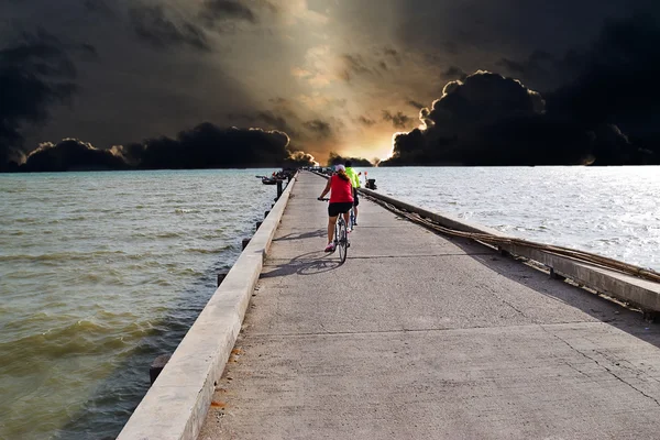 Cycling at Jetty in Thai sea — Stock Photo, Image