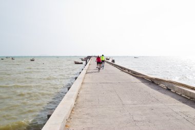 Tay deniz İskelesi, Bisiklete binme