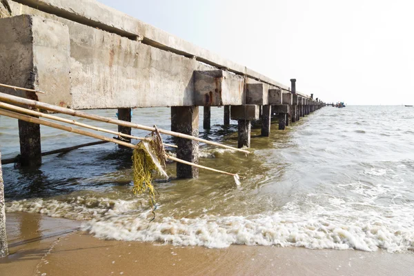 Bryggan i thailändska havet — Stockfoto