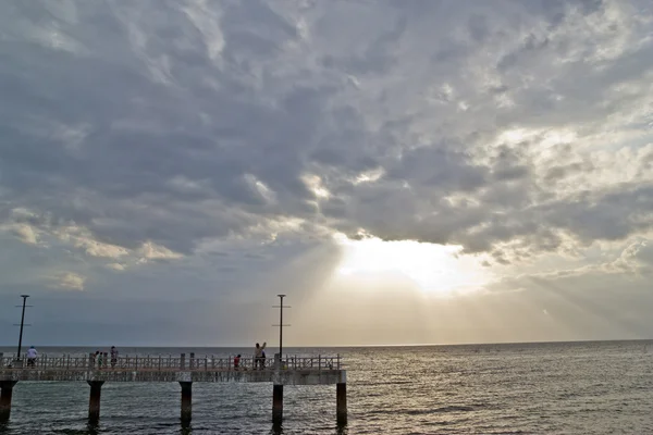 Pont de ciment dans la mer de thaï — Photo