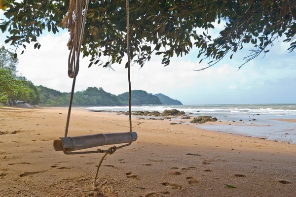 Huśtawka na plaży w similan island, Tajlandia. — Zdjęcie stockowe