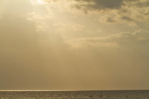 Lucht met wolken Stockfoto