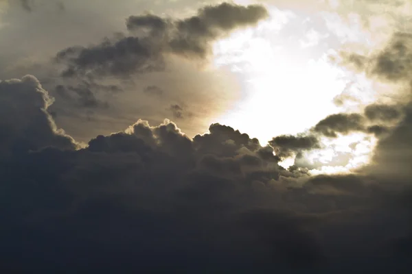 Himmel mit Wolken — Stockfoto