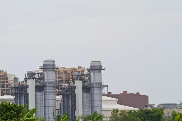 Centrale électrique à turbine à gaz avec transmission haute tension — Photo