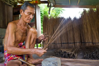 erkek yaşlı süpürge
