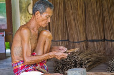 erkek yaşlı süpürge