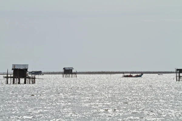 Pescadores tailandeses está esperando no barco, para peixes, vida, família — Fotografia de Stock