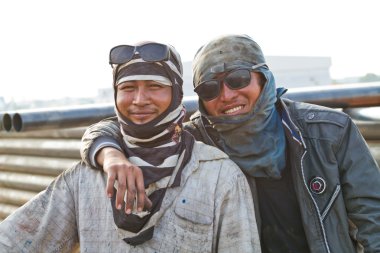 boyun erkek işçi gülümseyen.