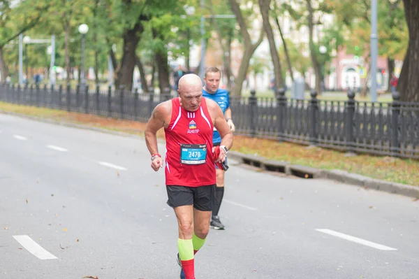 Dnipro Ukraine 2021 Senior Man Hard Running Empty City Street — Stock fotografie