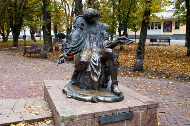 Hlukhiv, Ukrayna - 16 Ekim 2021: Koro konçertoları türüne katkılarıyla tanınan Rus ve Ukraynalı besteci ve opera sanatçısı Maxim Berezovsky Anıtı.