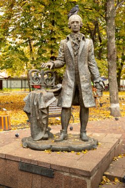 Hlukhiv, Ukrayna - 16 Ekim 2021: Rus ve Ukraynalı besteci ve orkestra şefi Dmitry Bortniansky Anıtı, koro konçertoları türüne olan üretken katkılarıyla tanınıyor..