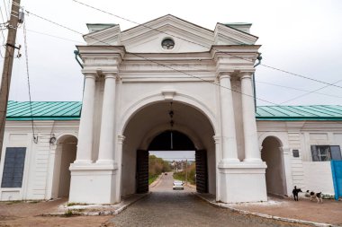 Hlukhiv kasabasındaki eski Glukhov kalesinin tarihi Kyiv Kapısı, Doğu Ukrayna 'daki Sumy oblast