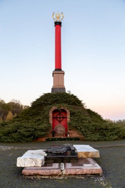 Kruty, Ukrayna - 16 Ekim 2021: Kruty Heroes Memorial, Kruty Heroes Anıtı, Kruty Muharebesi 'nde Kyiv' i savunurken ölen 500 öğrencinin anıtı..