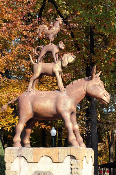 Kharkiv Oekraïne Oktober 2021 Bronzen Beeld Kharkiv Central Park Met — Stockfoto