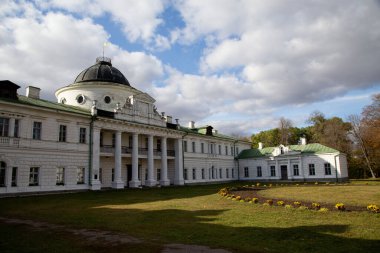 Kachanivka, Ukrayna - 17 Ekim 2021: Kachanivka Sarayı ve peyzaj parkı, 1770 'lerde Catherine II..