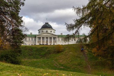 Kachanivka, Ukrayna - 17 Ekim 2021: Kachanivka Sarayı ve peyzaj parkı, 1770 'lerde Catherine II..