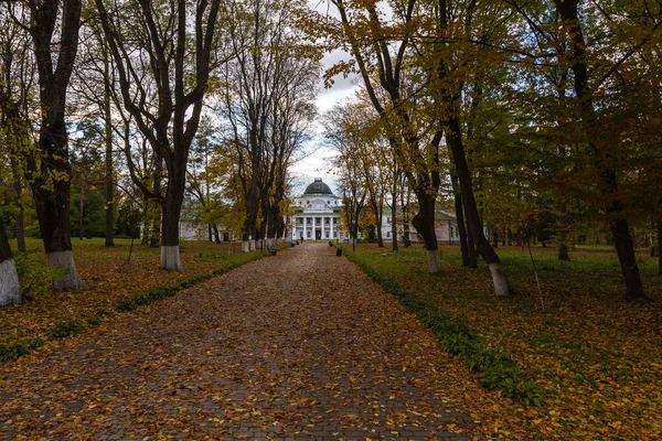Kachanivka Ουκρανία Οκτωβρίου 2021 Παλάτι Kachanivka Και Διαμορφωμένο Πάρκο Ένα — Φωτογραφία Αρχείου