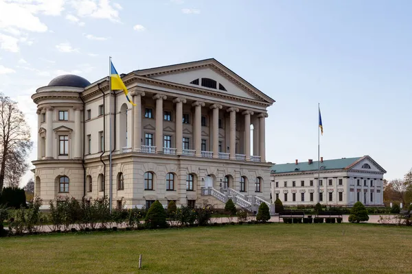 ウクライナのバトゥリン 2021年10月16日 元ヘトマンの首都バトゥリンにあるキリル ラズモフスキー宮殿 — ストック写真