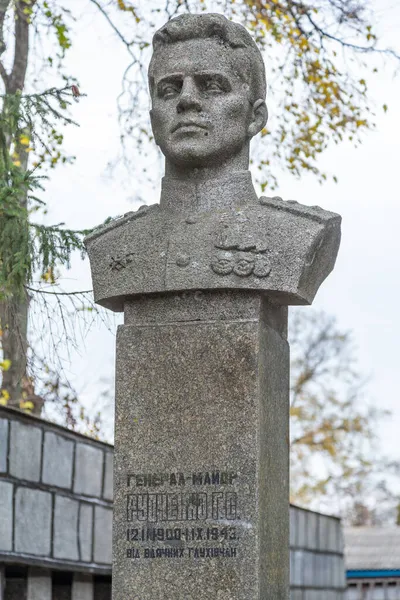 2021年10月16日 第二次世界大戦中にナチスの侵攻と戦って死亡したグルキヒフの住民への記念碑 — ストック写真