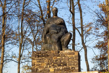 Baturyn, Ukrayna - 16 Ekim 2021: İkinci Dünya Savaşı sırasında Nazi işgali sırasında hayatını kaybeden Baturin sakinlerinin anıtı.