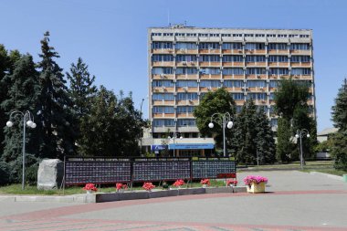Cherkasy, Ukrayna - 15 Ağustos 2021: Rusya-Ukrayna savaşında Ukrayna 'nın bağımsızlığı için ölen kahramanların anıtı.