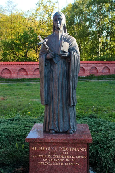 Braniewo Πολωνία Μαΐου 2019 Μνημείο Της Regina Protmann Κοντά Στη — Φωτογραφία Αρχείου