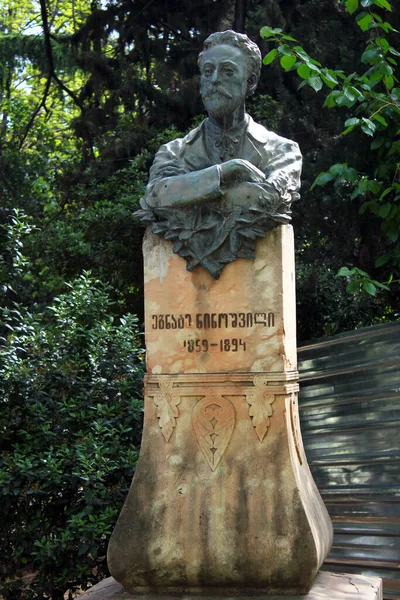 Τιφλίδα Γεωργία Απριλίου 2017 Μνημείο Του Egnate Ninoshvili Γεωργιανού Συγγραφέα — Φωτογραφία Αρχείου