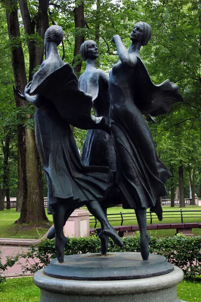 Minsk Bielorrusia Julio 2017 Escultura Ballet Lev Gumilevsky Parque Cerca — Foto de Stock