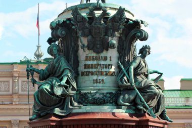 Saint Petersburg, Rusya - 4 Temmuz 2017: Aziz Petersburg, Rusya 'daki Aziz Isaac Meydanı' nda Çar I. Nicholas 'ın Bronz Anıtı. 