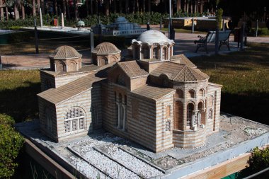 Antalya - Türkiye - 26 Şubat 2022: Minyatür Türk simgelerinden oluşan açık hava müzesi bulunan popüler bir park olan Dokuma Parkı 'ndaki İstanbul Pantakrator Kilisesi Modeli