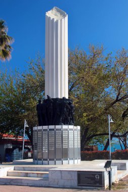 Antalya, Türkiye - 20 Nisan 2022: Şehitler Anıtı, Türk ordusunun tüm düşman ve teröristlere karşı verdiği savaşta hayatını kaybeden masum Türk çocuklarının anısına dikildi.