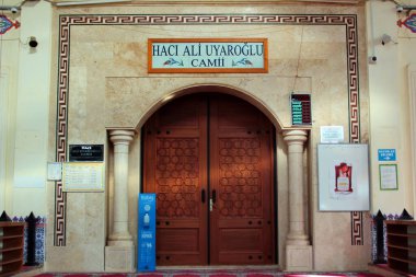 Antalya, Türkiye - 25 Nisan 2022: Hacı Ali Uyaroğlu Cami, Antalya 'nın Çankaya Mahallesi' nde bir cami