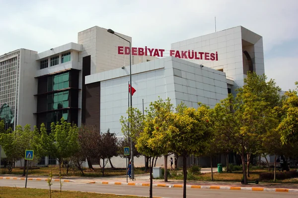 Antalya Turkije April 2022 Faculteit Letteren Van Mediterrane Akdeniz Universiteit — Stockfoto