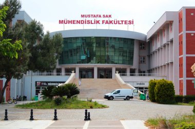 Antalya, Türkiye - 29 Nisan 2022: Akdeniz Mühendislik Fakültesi, 1982 yılında Antalya 'da kuruldu.