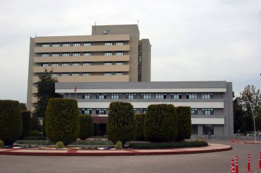 Antalya, Türkiye - 29 Nisan 2022: 1982 'de Antalya' da kurulan Akdeniz Üniversitesi Başkanlığı.