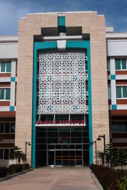 Antalya, Türkiye - 29 Nisan 2022: Akdeniz Üniversitesi İlahiyat Fakültesi, 1982 yılında Antalya 'da kuruldu.