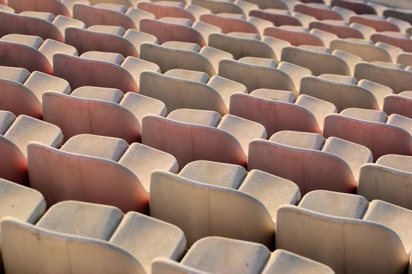 Reihen Weißer Plastiksitze Einem Stadion — Stockfoto