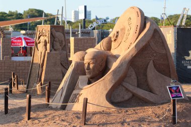 Antalya, Türkiye - 7 Mayıs 2022: Kum Heykeli Müzesi, Antalya 'nın Lara plajında yer alan açık hava müzesidir.