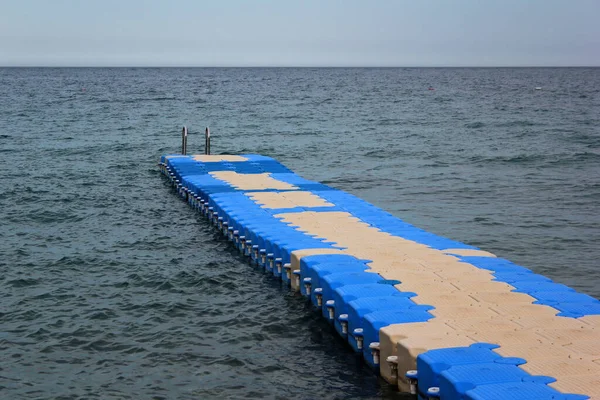 Floating Plastic Pier Seashore — Zdjęcie stockowe