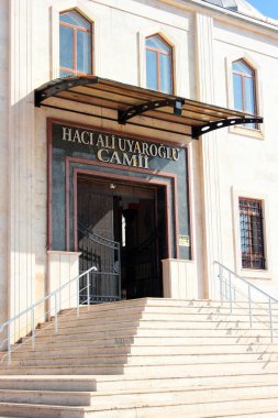 Antalya, Türkiye - 4 Haziran 2022: Hacı Ali Uyaroğlu Cami, Antalya 'nın Çankaya Mahallesi' nde bir cami