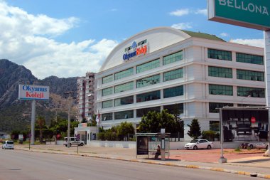 Antalya, Türkiye - 29 Haziran 2022: Okyanus Koleji 'nin Antalya Konyaalti kampüsü, ya da Okyanus Koleji, Türkiye' de bir özel okul ağı