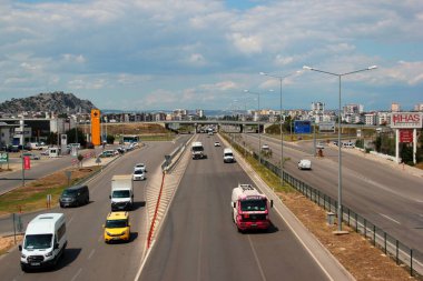 Antalya, Türkiye - 29 Haziran 2022: Antalya 'nın Konyaalti ilçesindeki Liman, Hurma ve Sarisu mahalleleri Rus gurbetçiler ve turistler arasında popülerdir..