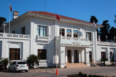 Antalya, Türkiye - 18 Temmuz 2022: Karaalioğlu Parkı 'ndaki Antalya Büyükşehir Şehir Tiyatrosu