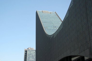 Ankara, Türkiye - 18 Nisan 2022: Ankara 'nın Cankaya Sogutozu ilçesi. YDA merkezi, modern ofis ve ticari bina şehrin yeni sembolü..